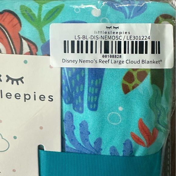 *New* Little Sleepies Disney Nemo’s Reef Large Cloud Blanket - Picture 2 of 3